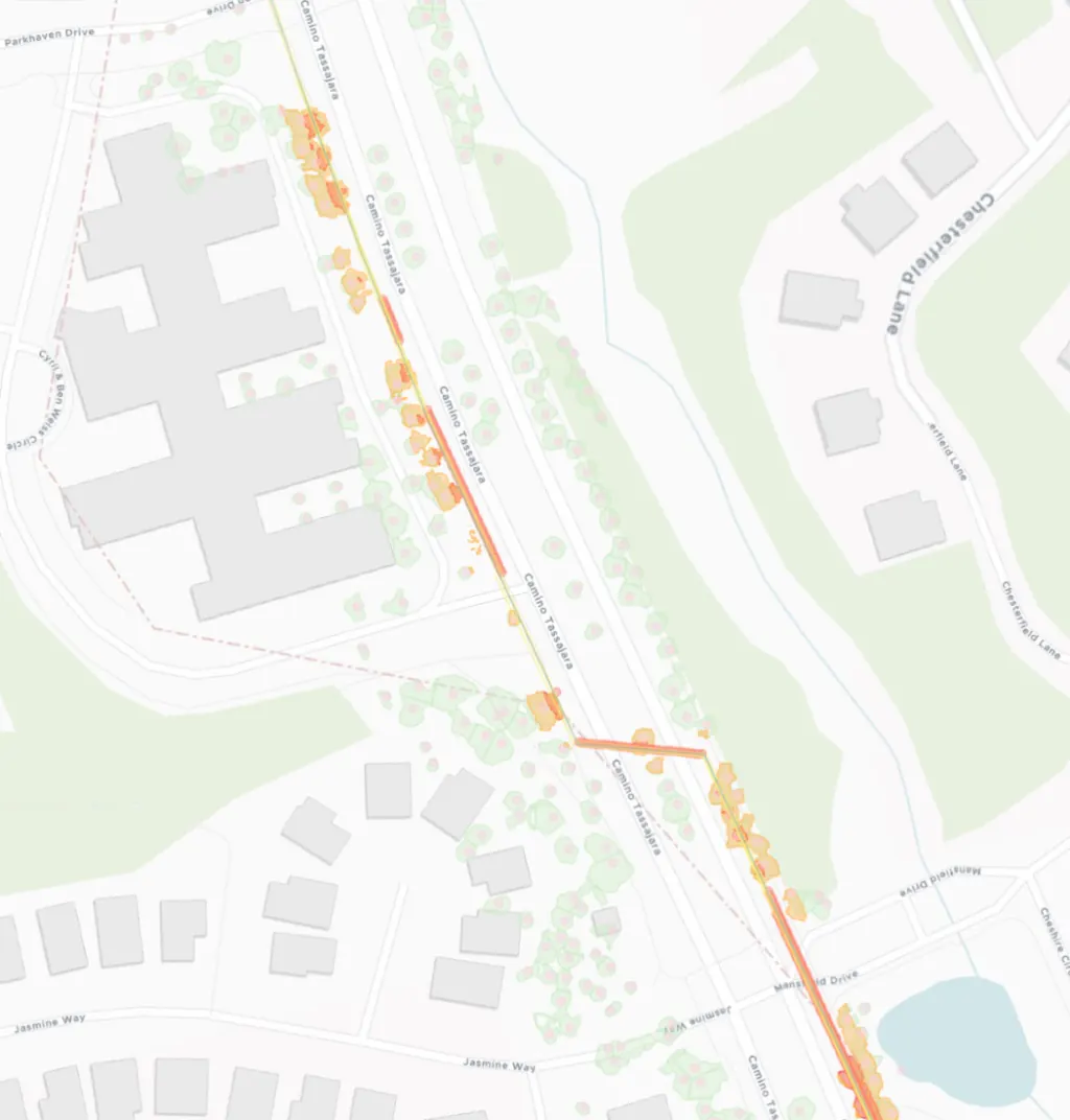 GIS view with vegetation clearance defects highlighted along the corridor